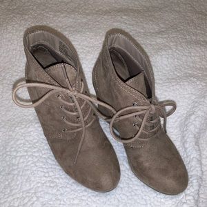 Arizona brown suede wedges